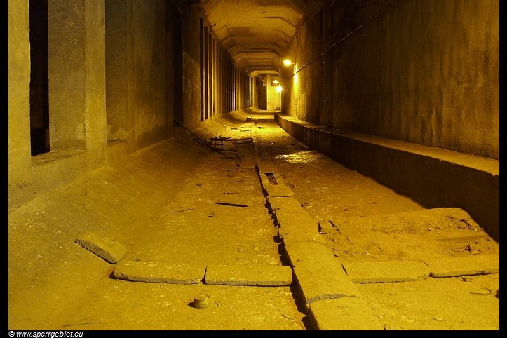 Historischer Tunnelbereich unter dem Leipziger Hauptbahnhof, der im Zweiten Weltkrieg als Luftschutzbunker genutzt wurde