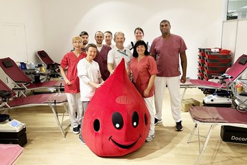 Das Team des Universitätsklinikums Leipzig bei der Blutspendeaktion im Paunsdorf Center