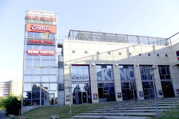 Das Kino in Grünau eröffnete 1996 nach nur sechs Monaten Bauzeit als erstes Multiplex in und um Leipzig