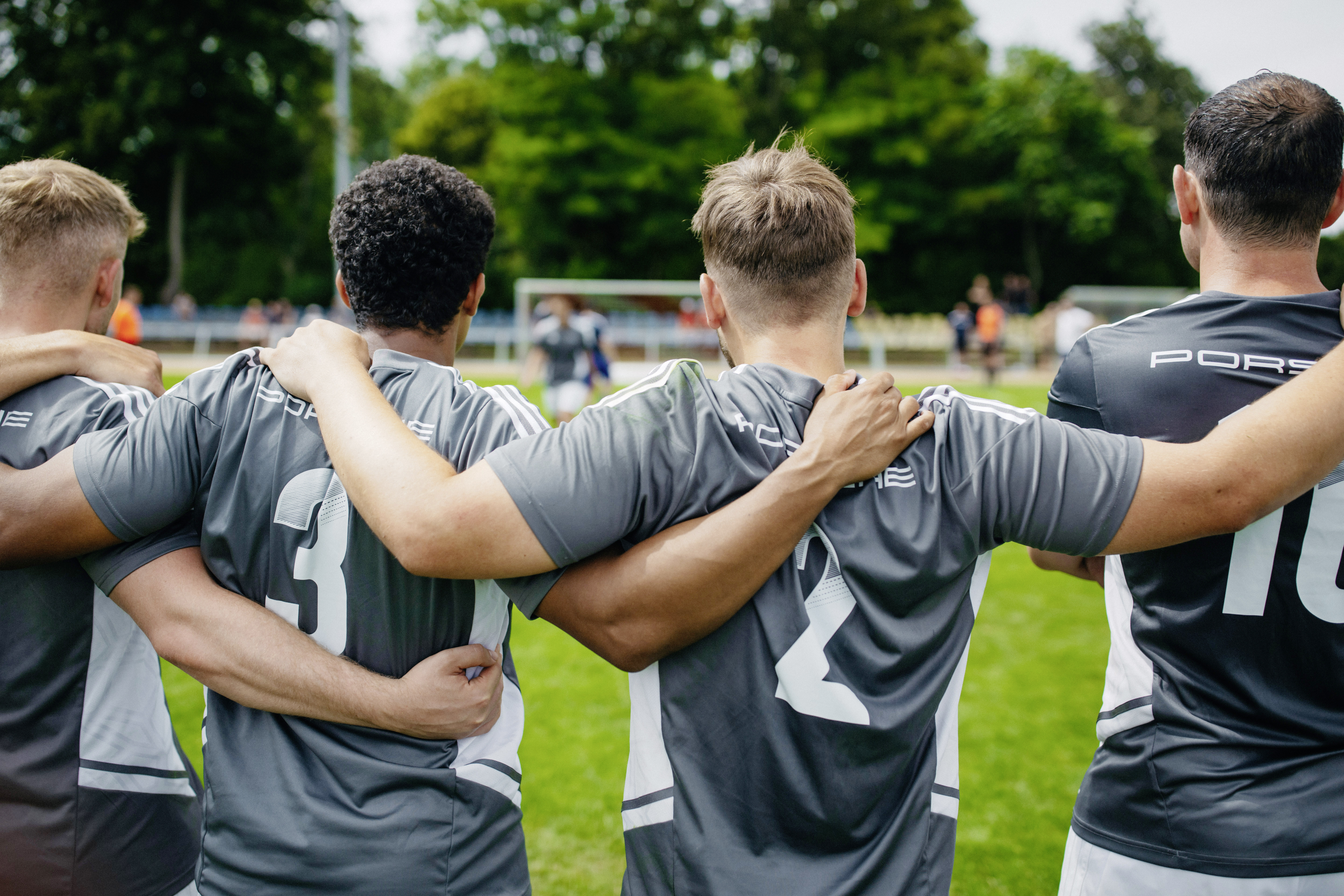 Gemeinsam für den guten Zweck: Das Porsche-Team beim Benefiz-Fußballturnier